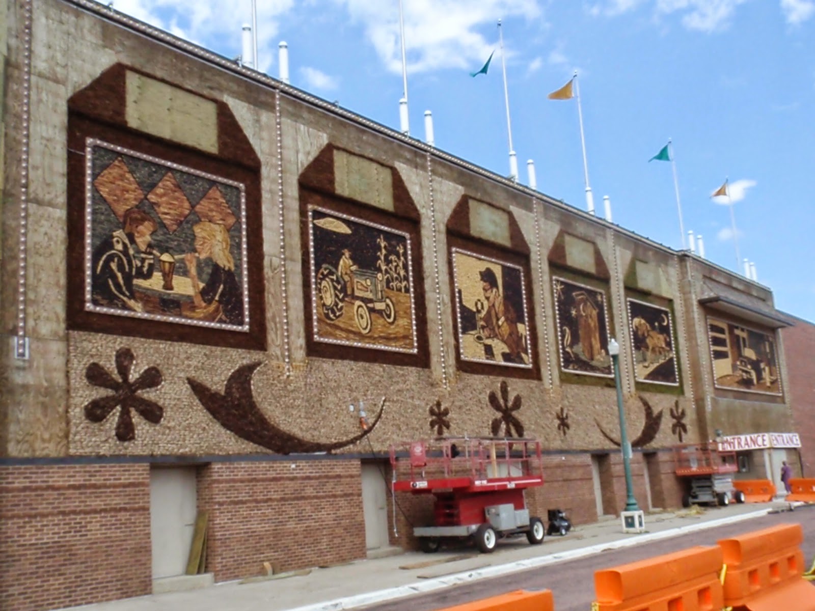 The Marvel Of The Midwest: Corn Palace South Dakota